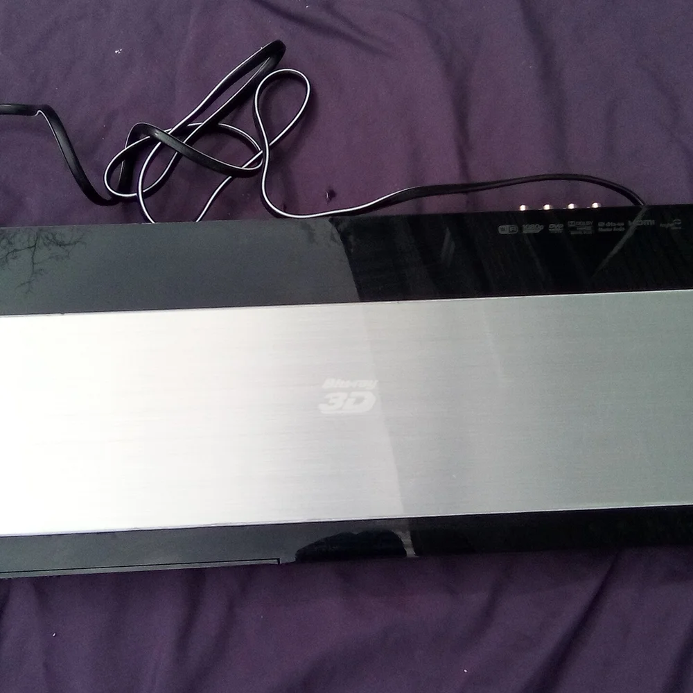 Samsung Silver and Black 3D Blu-ray/DVD Player